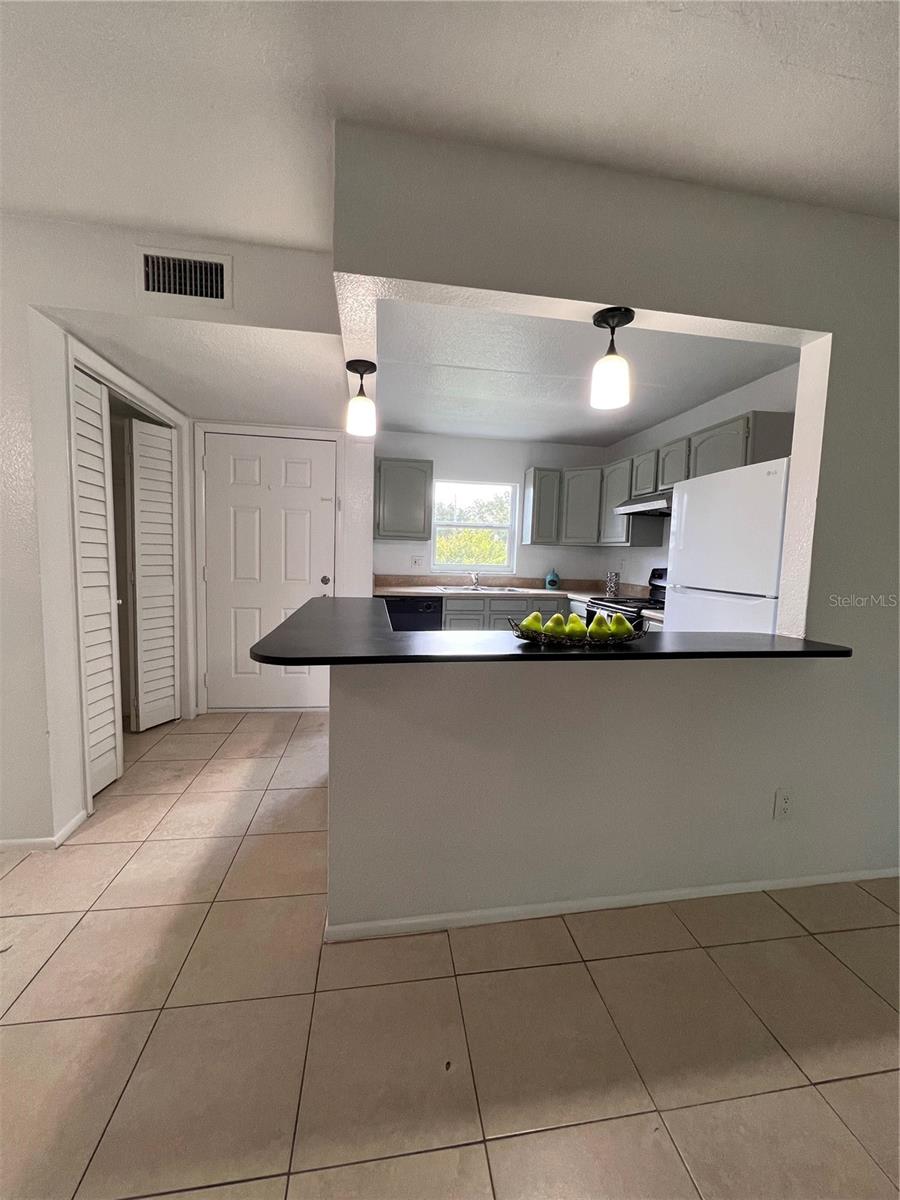 Image 3 of 30 For 2850 Somerset Park Drive 203