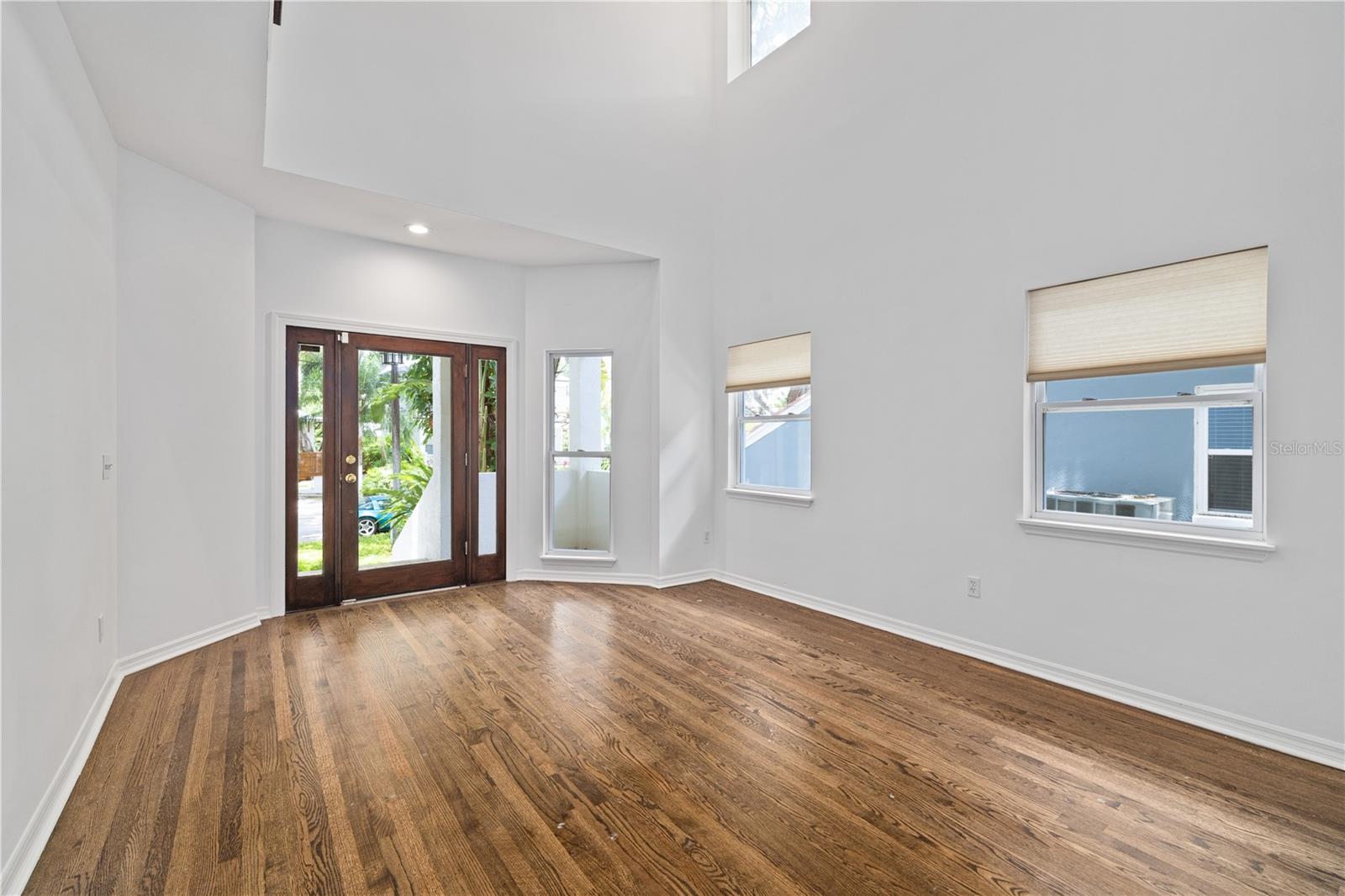 Image 5 of 43 For 2709 Bay Avenue