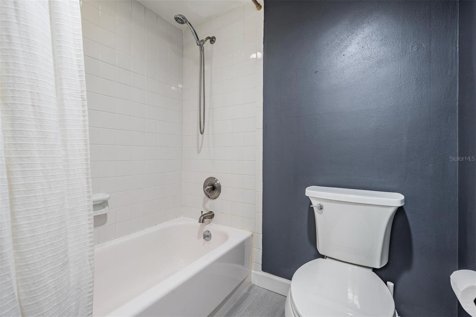 Image 10 of 39 For 2901 26th Street W 301