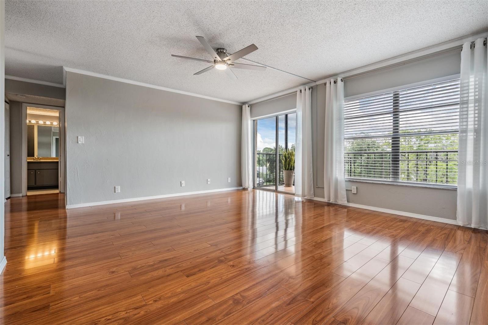 Image 22 of 39 For 2901 26th Street W 301