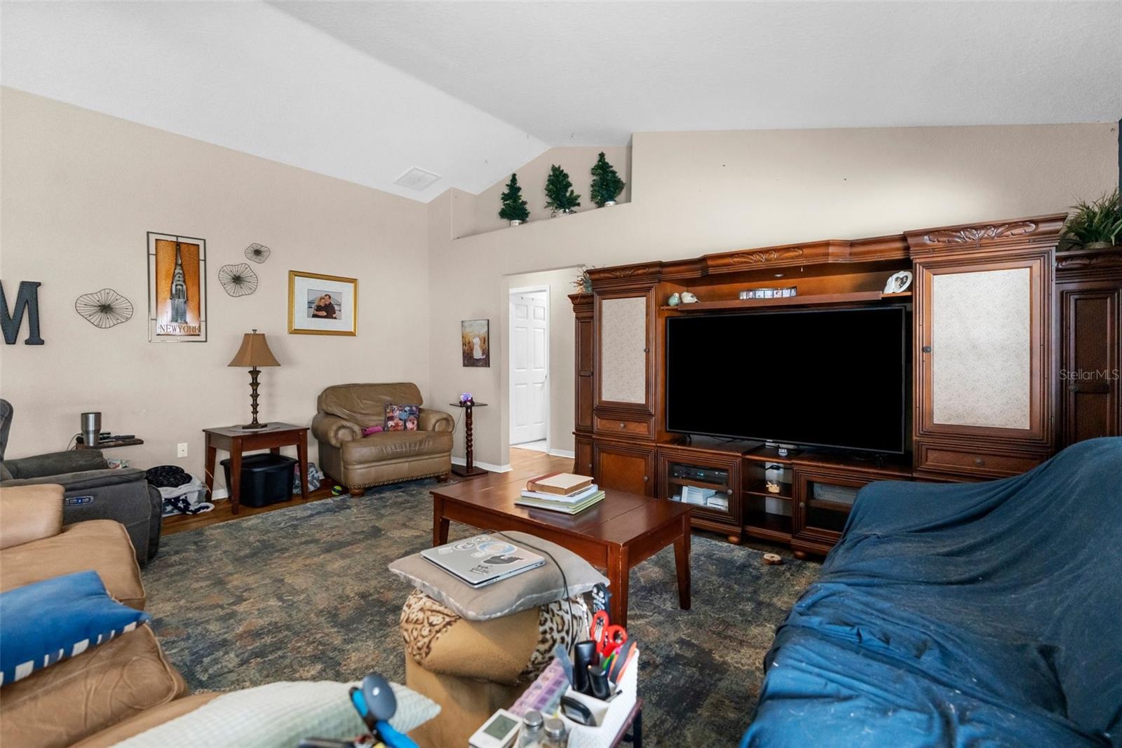 Image 23 of 40 For 10457 Cranston Street