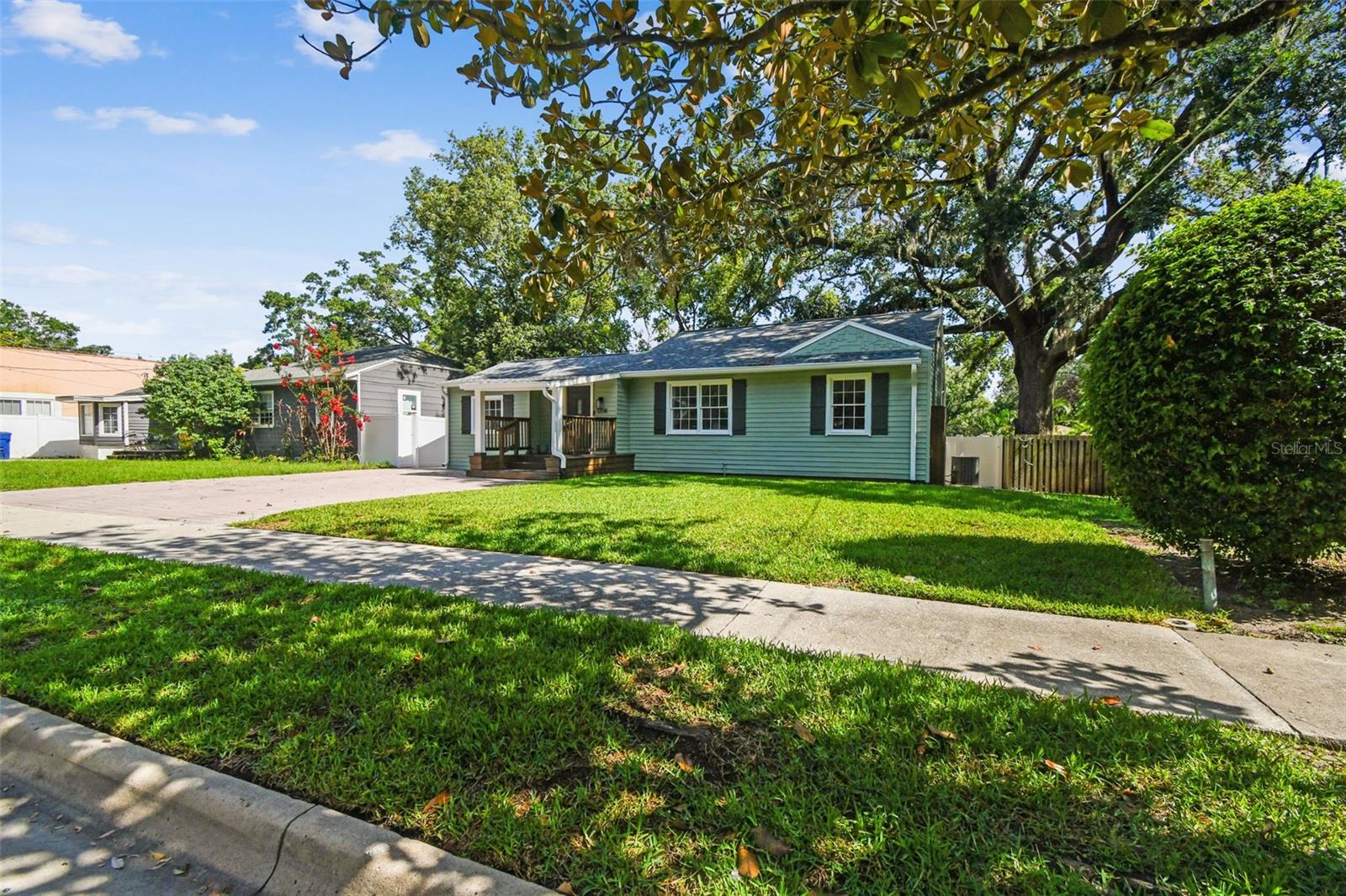 Image 4 of 39 For 1208 Crenshaw Street