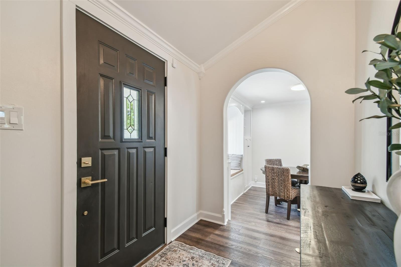 Image 6 of 39 For 1208 Crenshaw Street