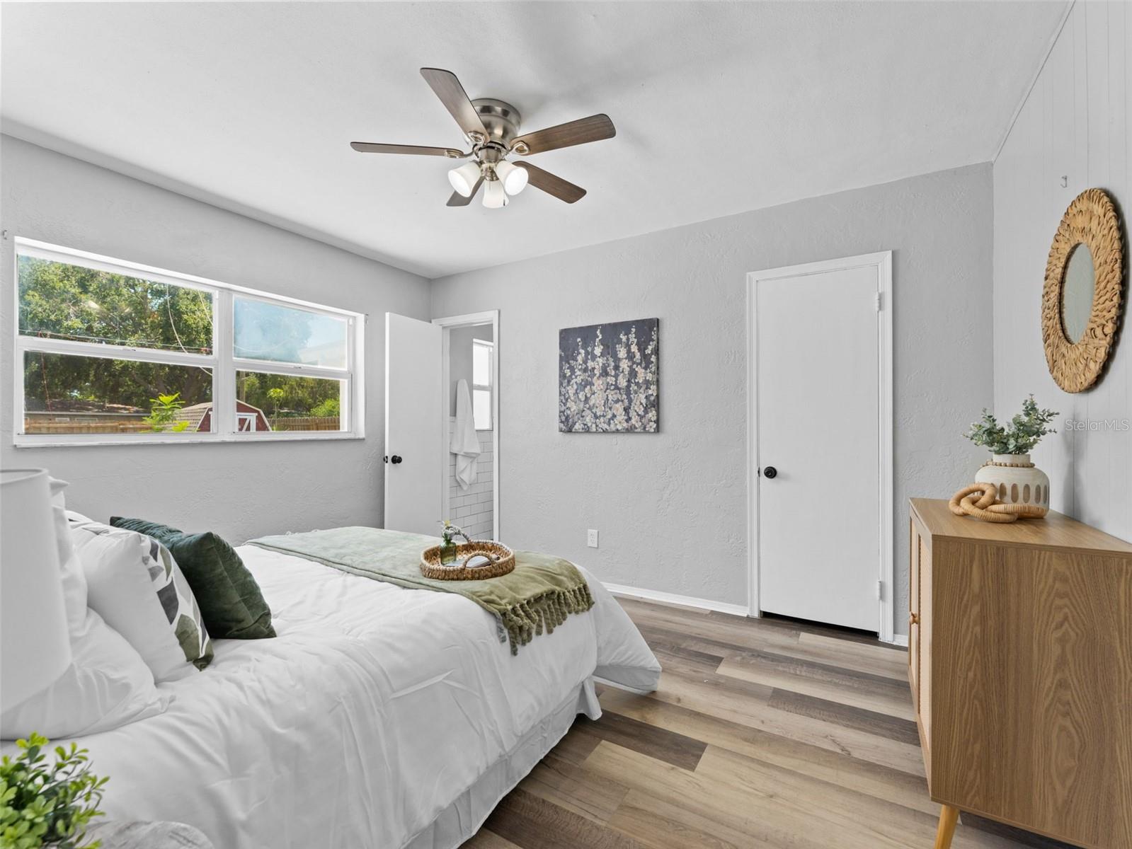 Image 17 of 35 For 5514 7th Avenue N
