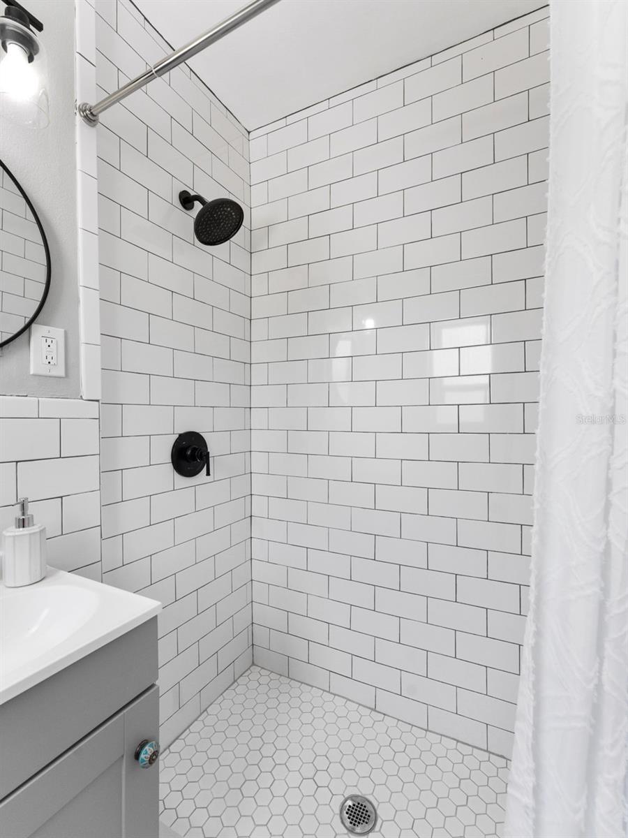 Image 19 of 35 For 5514 7th Avenue N