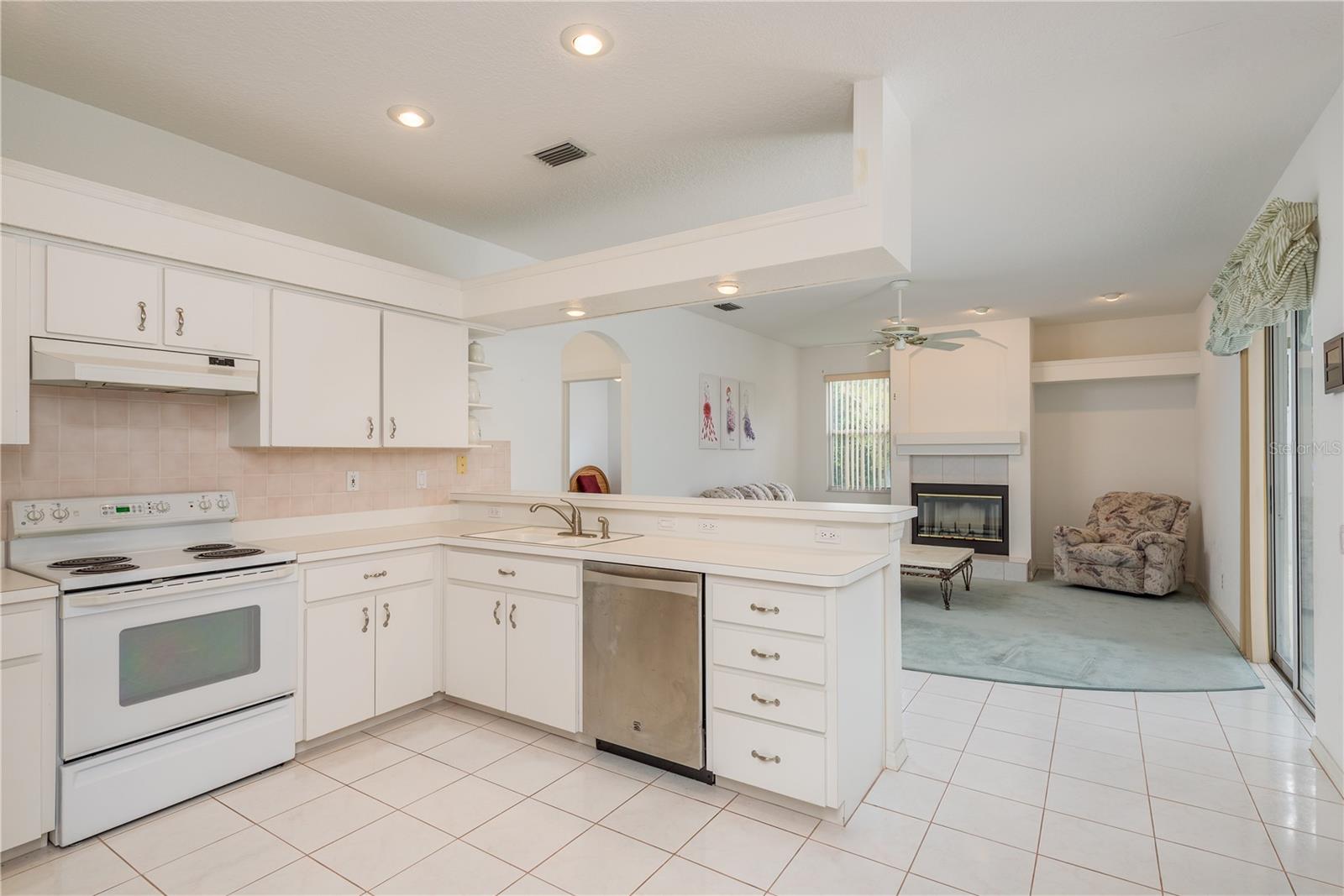 Image 12 of 37 For 1156 Ridgegrove Drive W