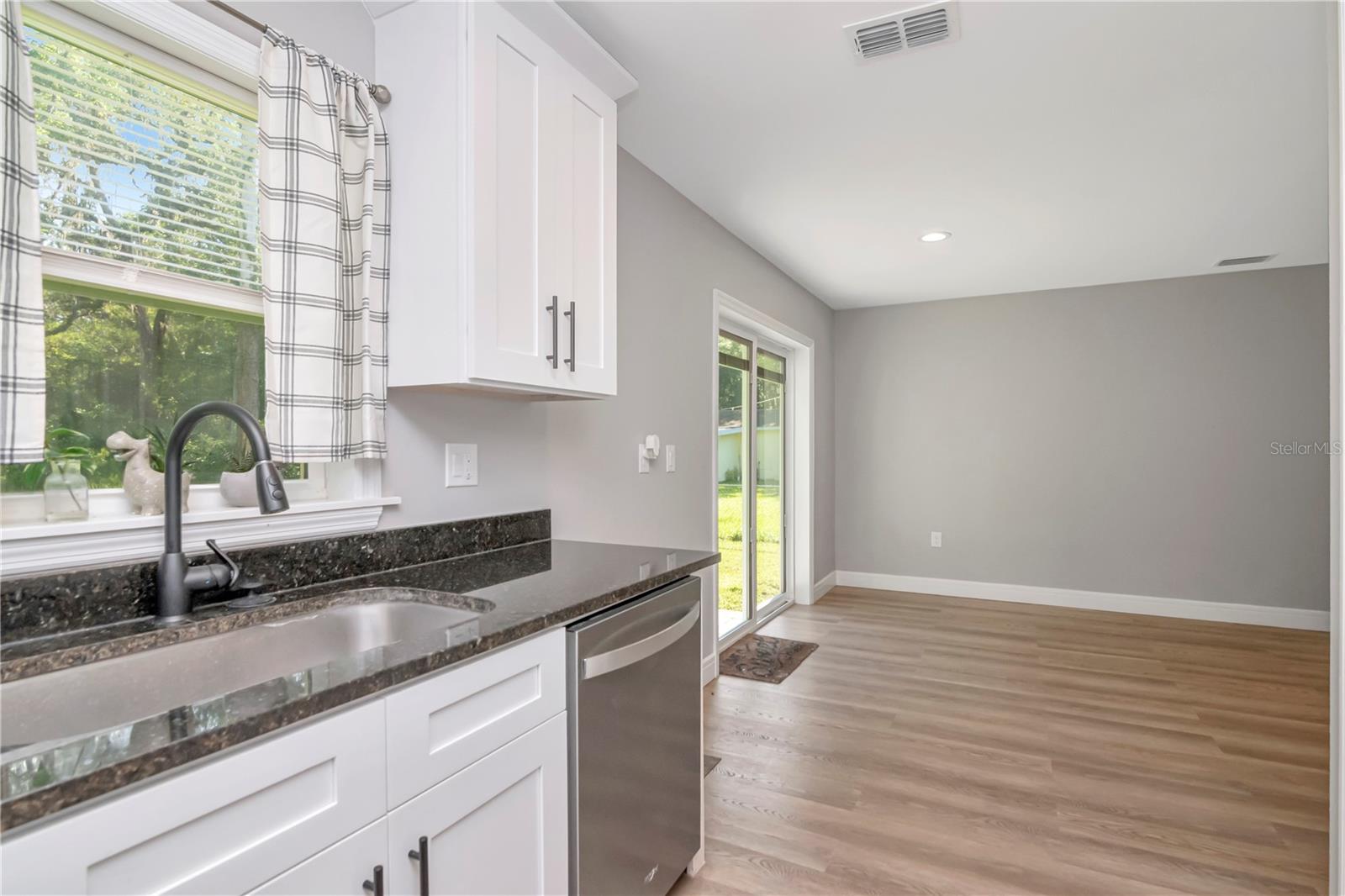 Image 11 of 29 For 604 Kinnear Drive