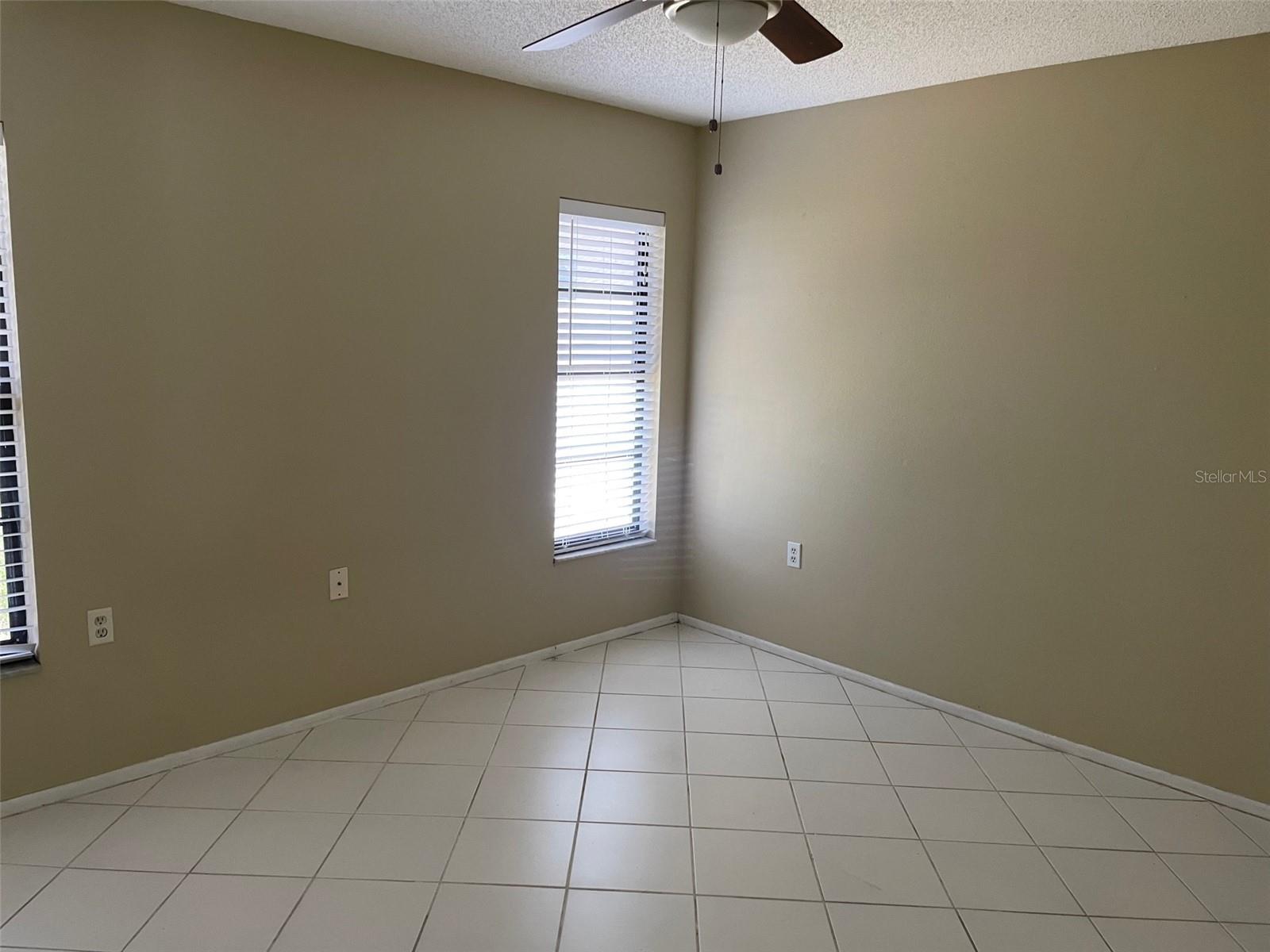 Listing photo id 2 for 8341 Luray Drive