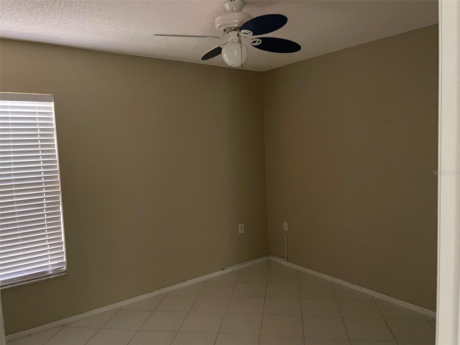 Listing photo id 3 for 8341 Luray Drive
