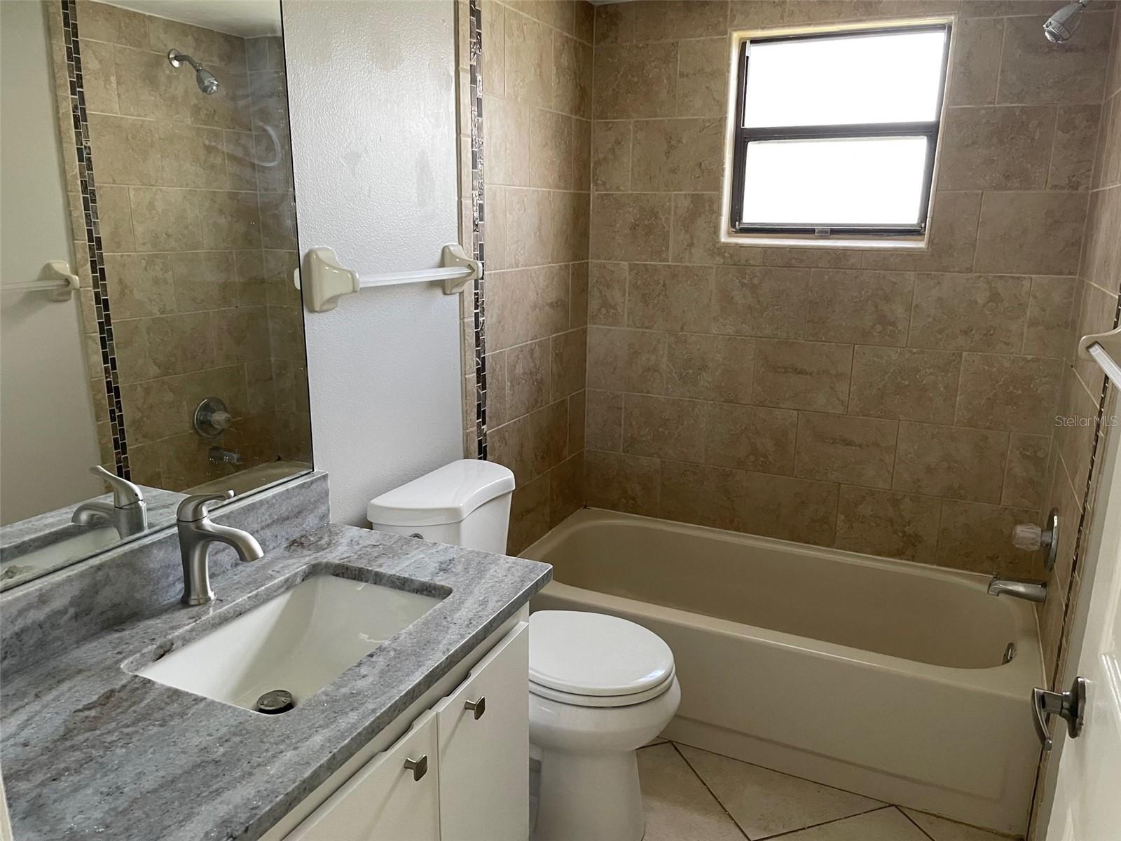 Listing photo id 4 for 8341 Luray Drive