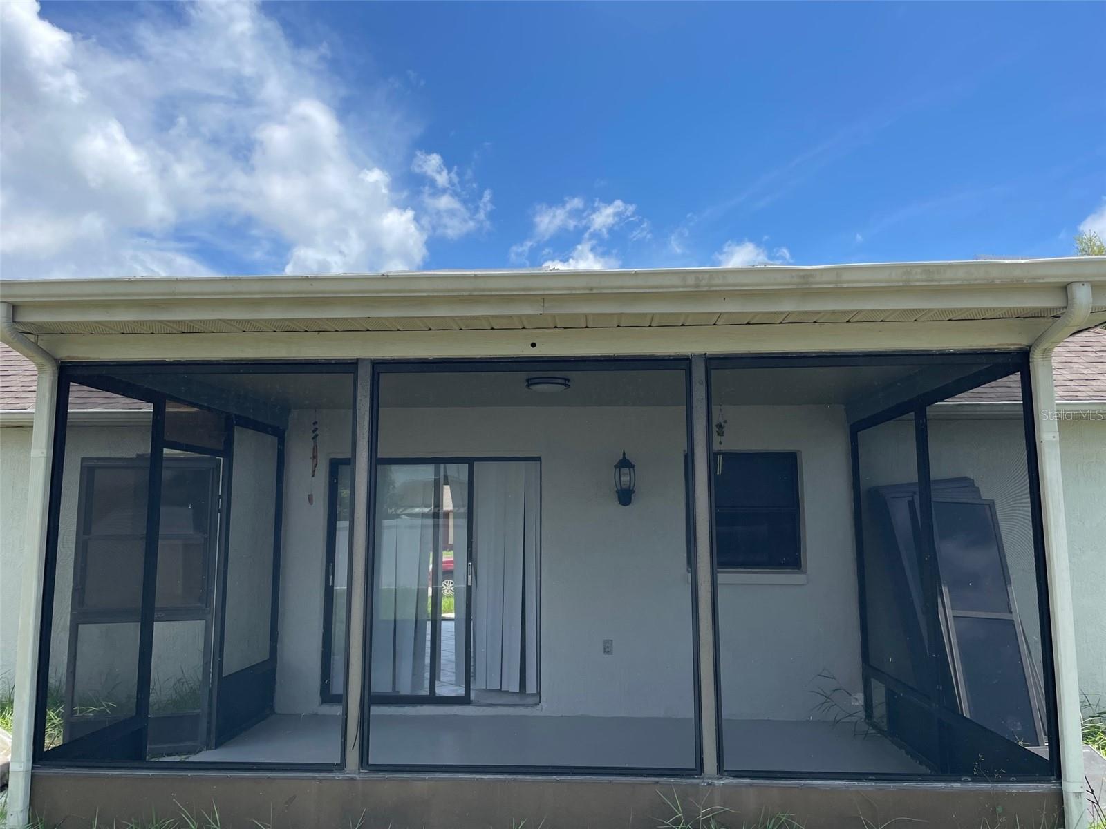 Listing photo id 5 for 8341 Luray Drive