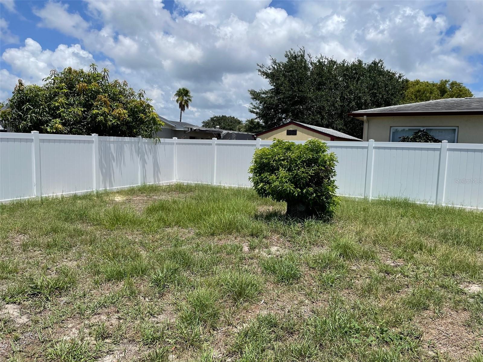 Listing photo id 7 for 8341 Luray Drive