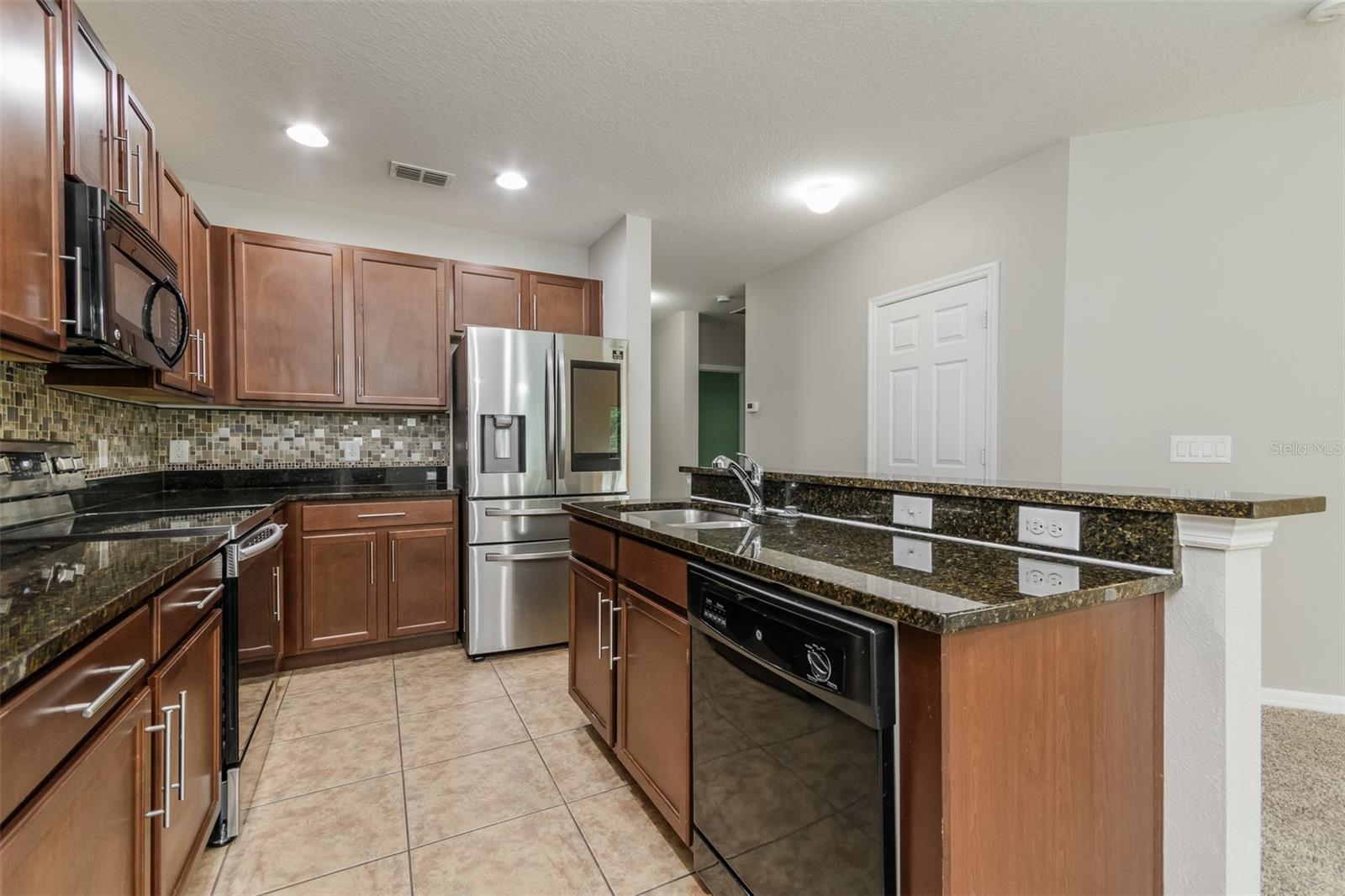 Image 6 of 14 For 7217 Wakeview Drive