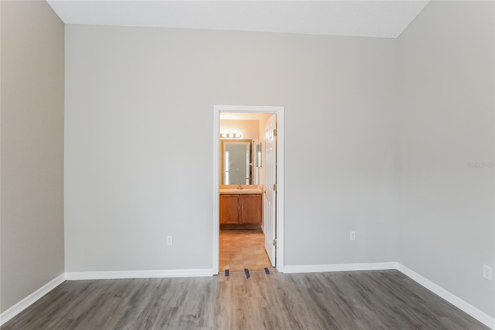 Image 8 of 13 For 5120 Violet Lane