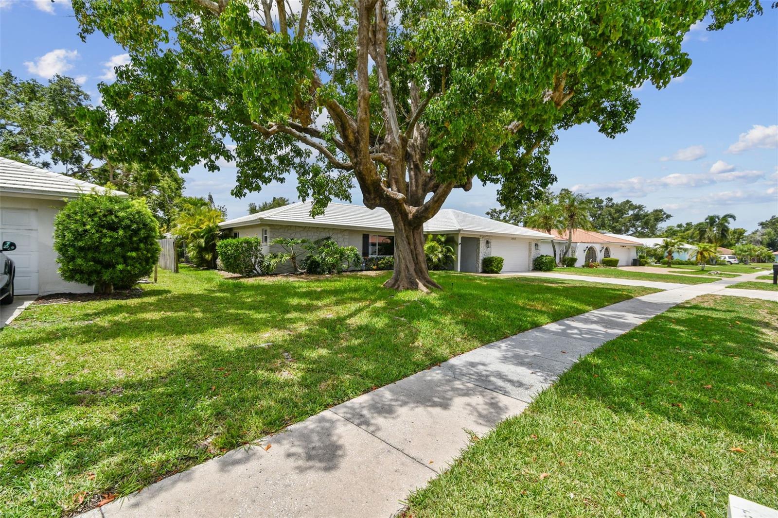 Image 2 of 52 For 2418 Cardwell Way