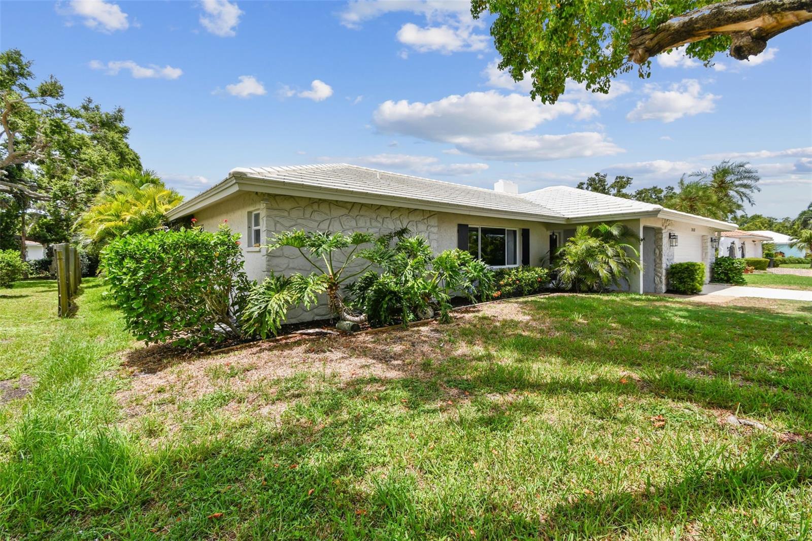 Image 3 of 52 For 2418 Cardwell Way