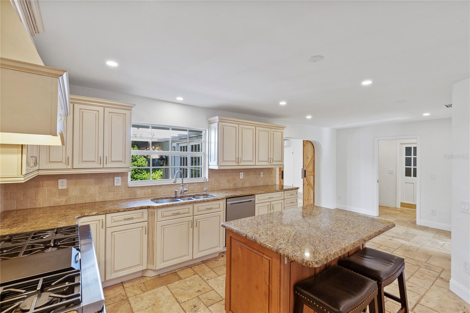 Image 13 of 59 For 302 Eastleigh Drive