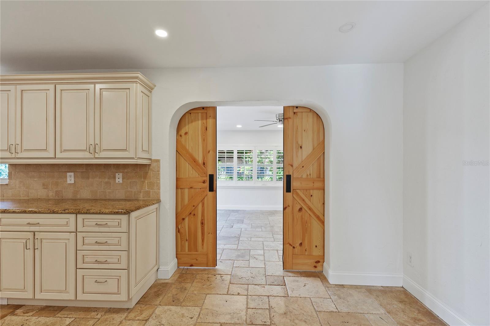 Image 14 of 59 For 302 Eastleigh Drive