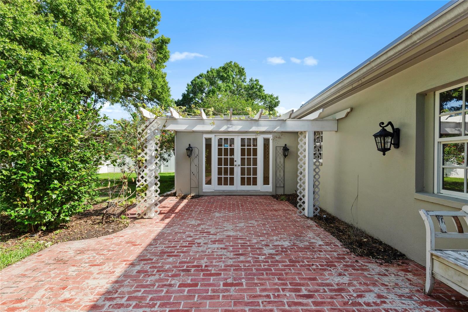 Image 18 of 59 For 302 Eastleigh Drive