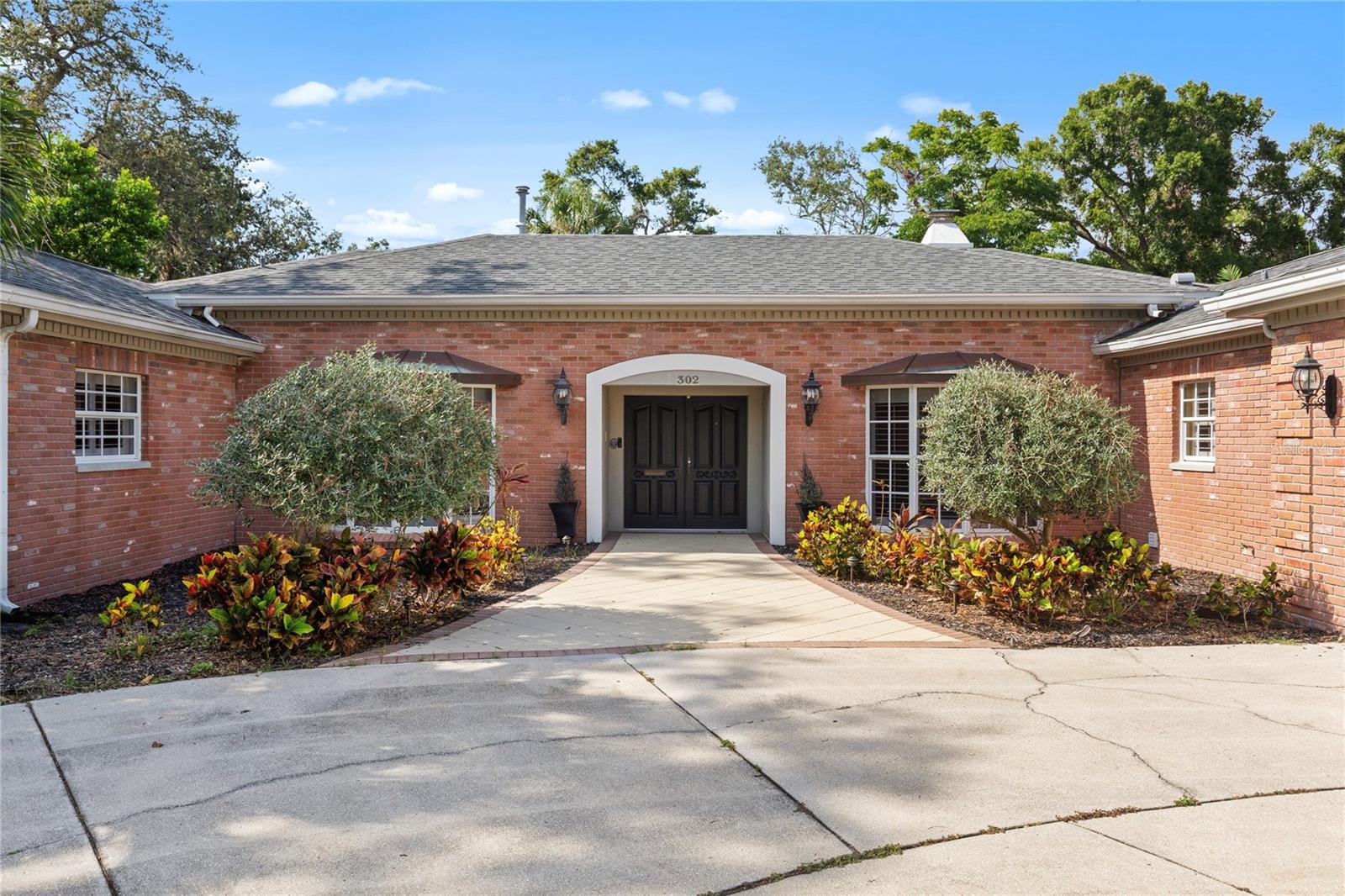 Image 2 of 59 For 302 Eastleigh Drive