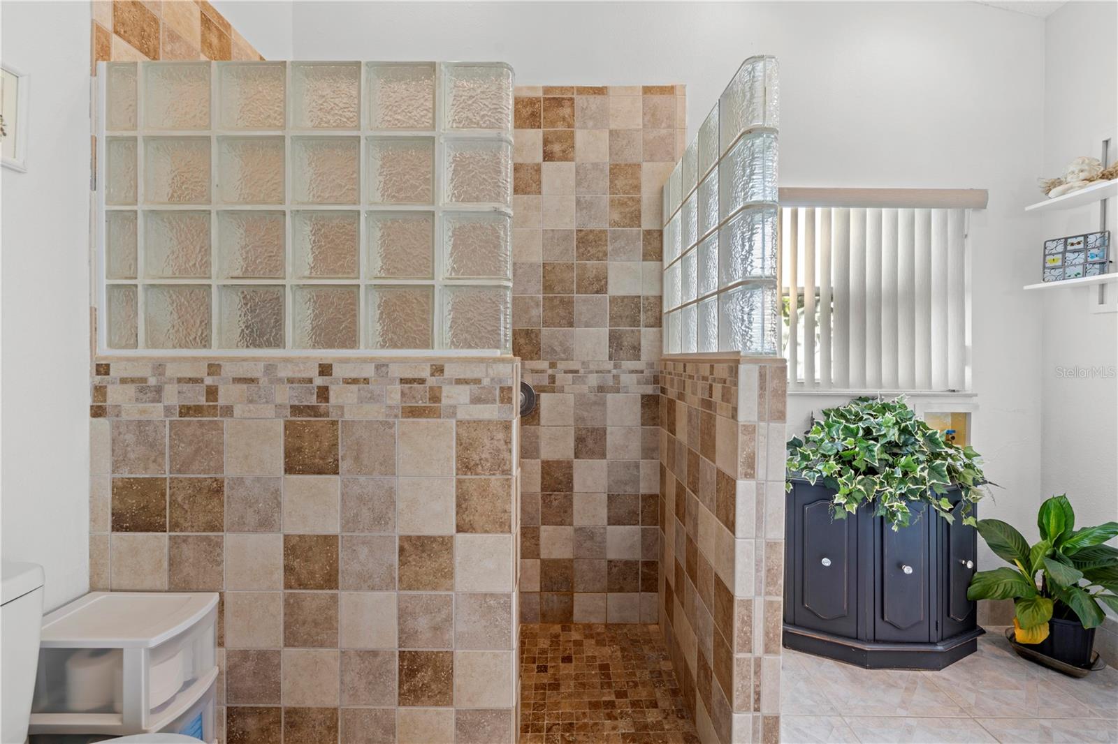 Image 47 of 59 For 4399 Dior Road