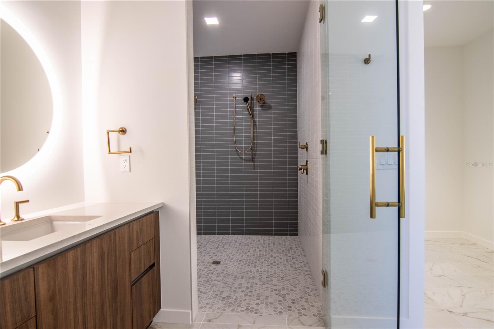Image 11 of 35 For 777 3rd Avenue N 1704