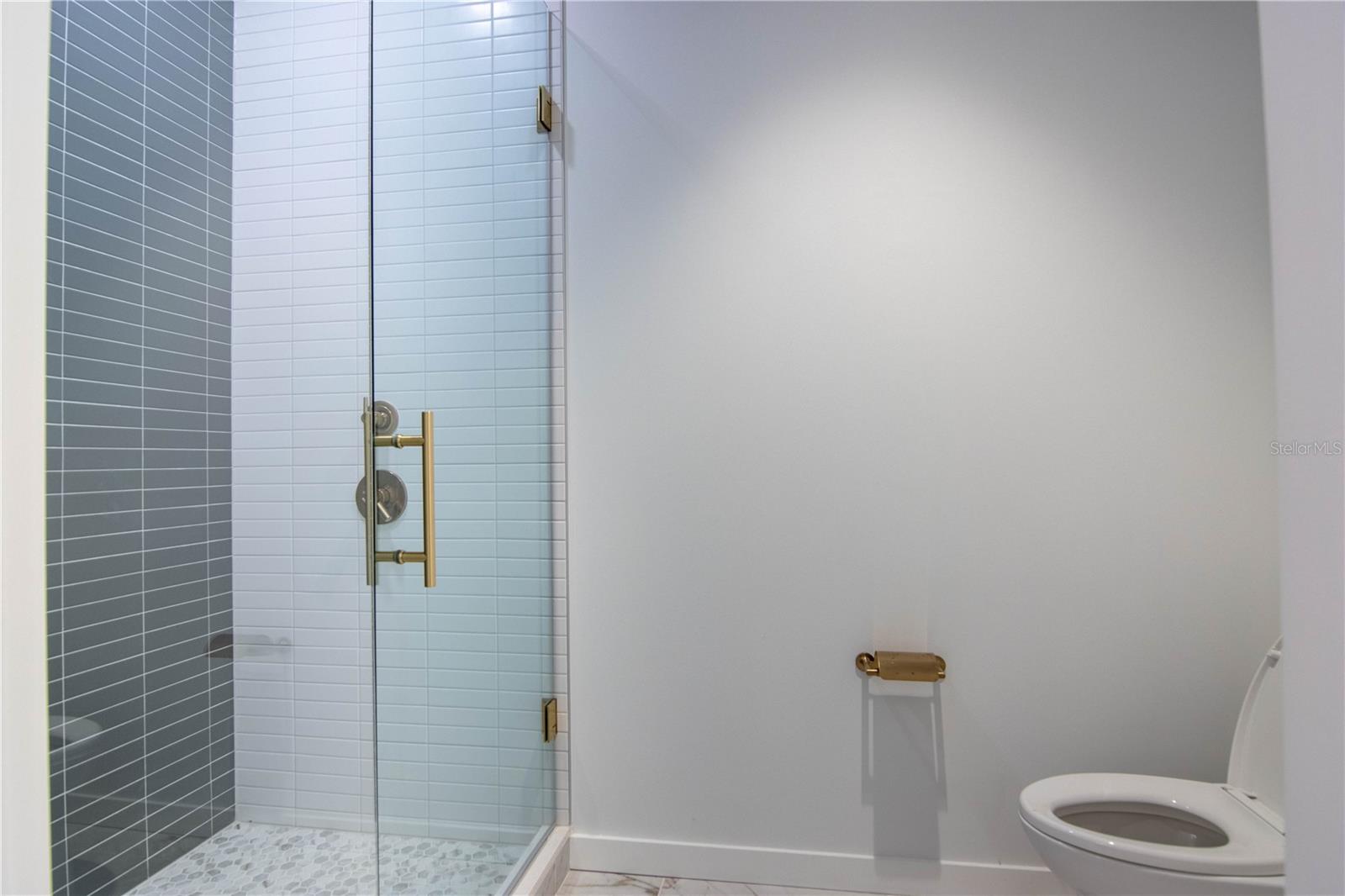 Image 14 of 35 For 777 3rd Avenue N 1704