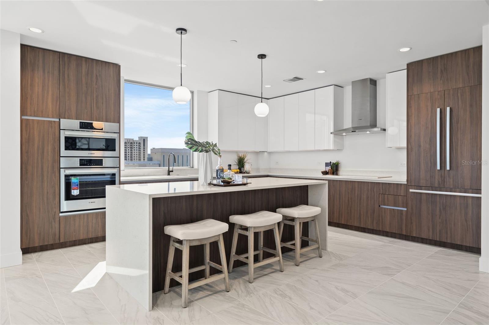Image 10 of 63 For 777 3rd Avenue N 805
