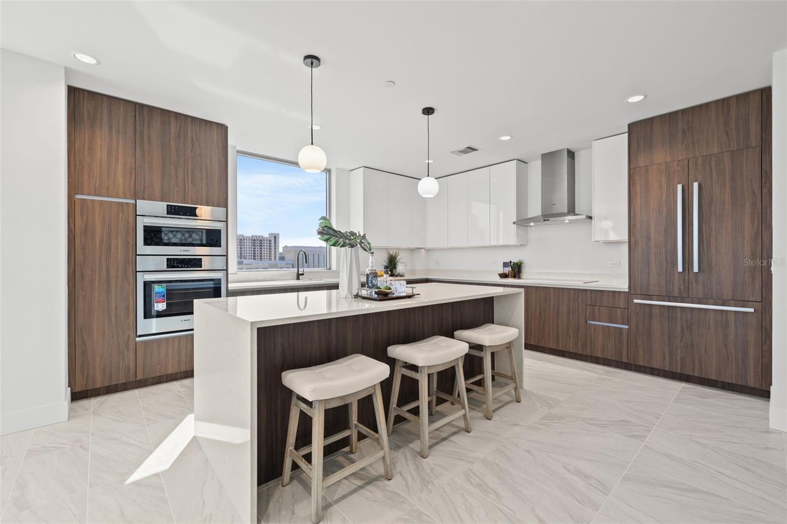 Image 11 of 63 For 777 3rd Avenue N 805