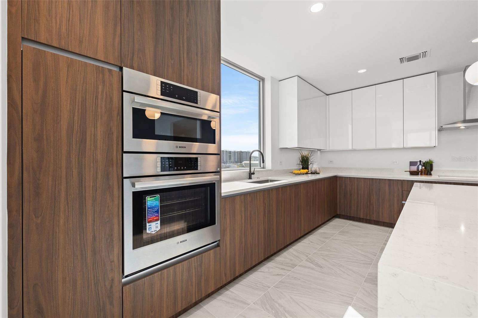 Image 14 of 63 For 777 3rd Avenue N 805