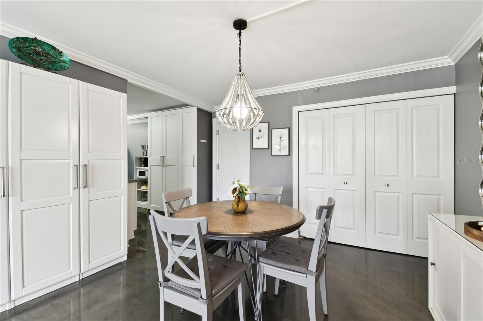Image 10 of 69 For 255 Dolphin Point 207