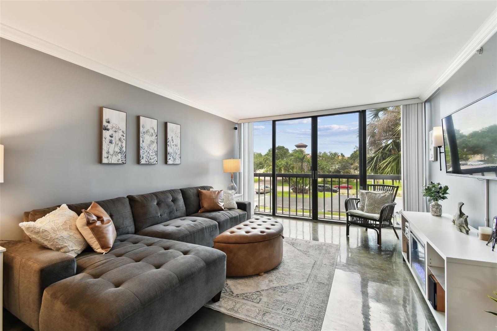 Image 18 of 69 For 255 Dolphin Point 207
