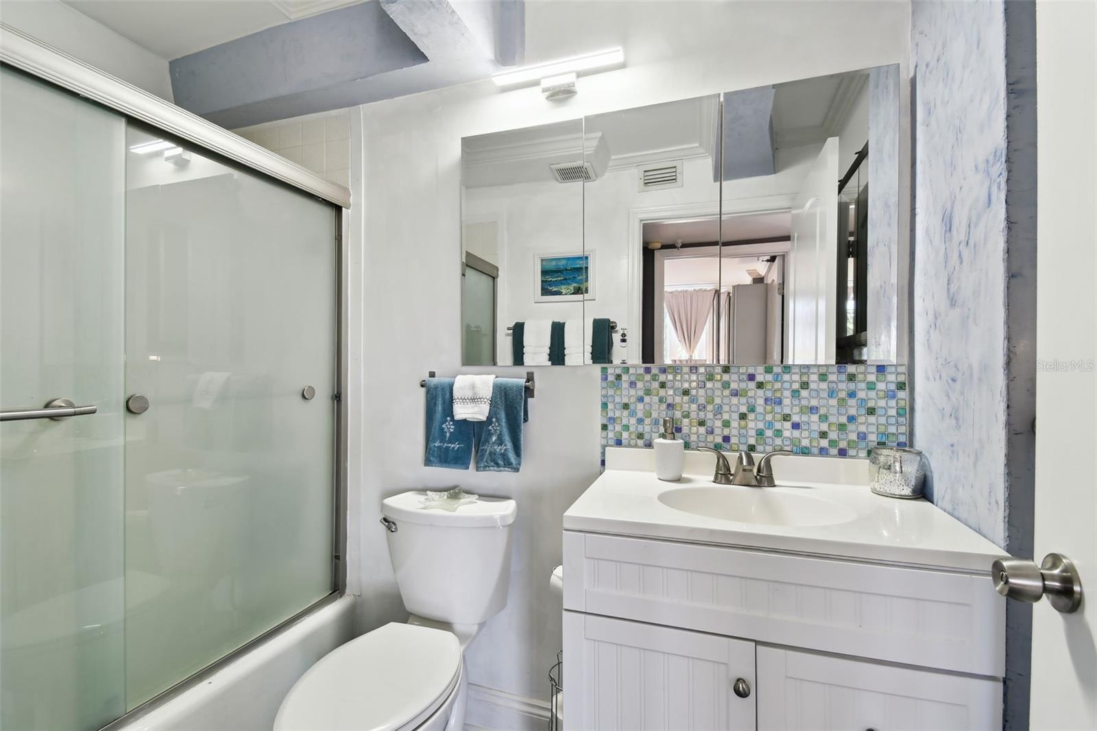 Image 27 of 69 For 255 Dolphin Point 207