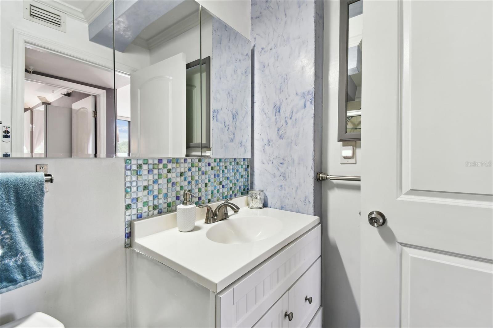 Image 29 of 69 For 255 Dolphin Point 207