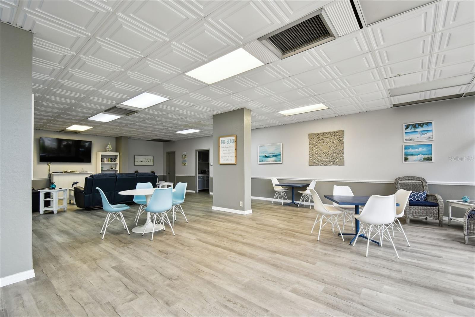 Image 38 of 69 For 255 Dolphin Point 207