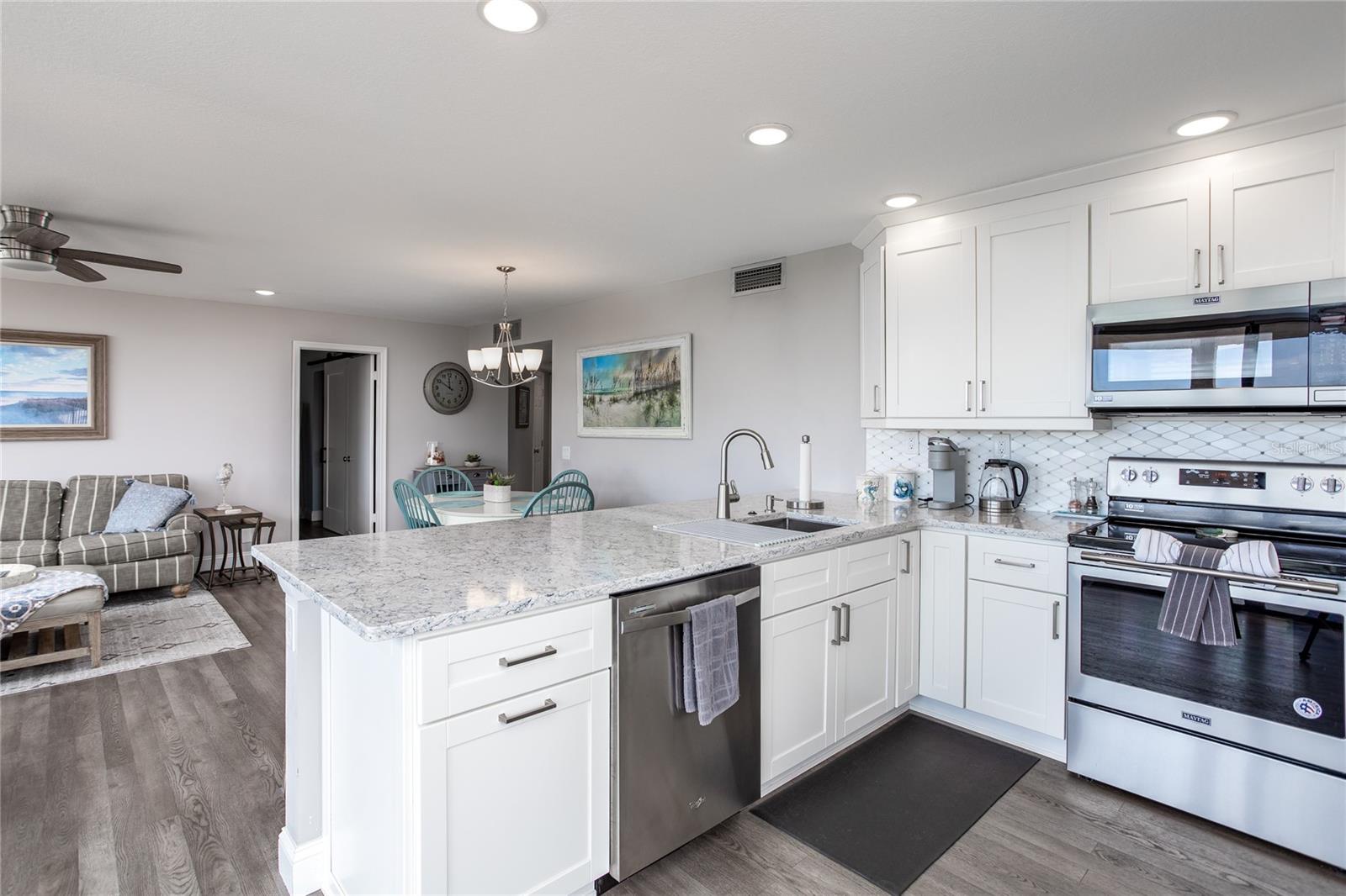 Image 12 of 28 For 6210 Sun Boulevard 506
