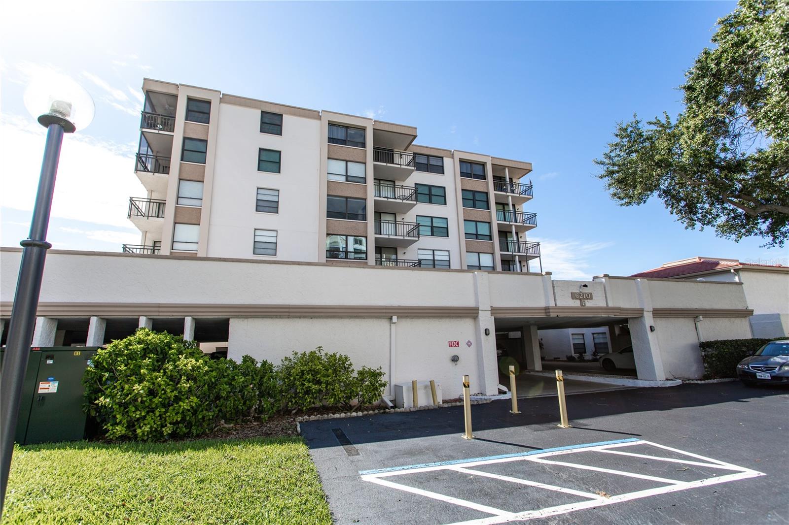 Image 3 of 28 For 6210 Sun Boulevard 506
