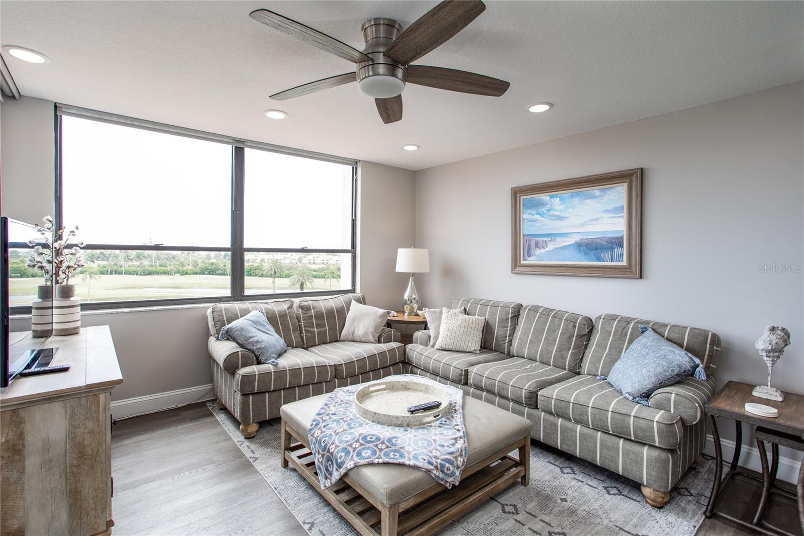 Image 9 of 28 For 6210 Sun Boulevard 506