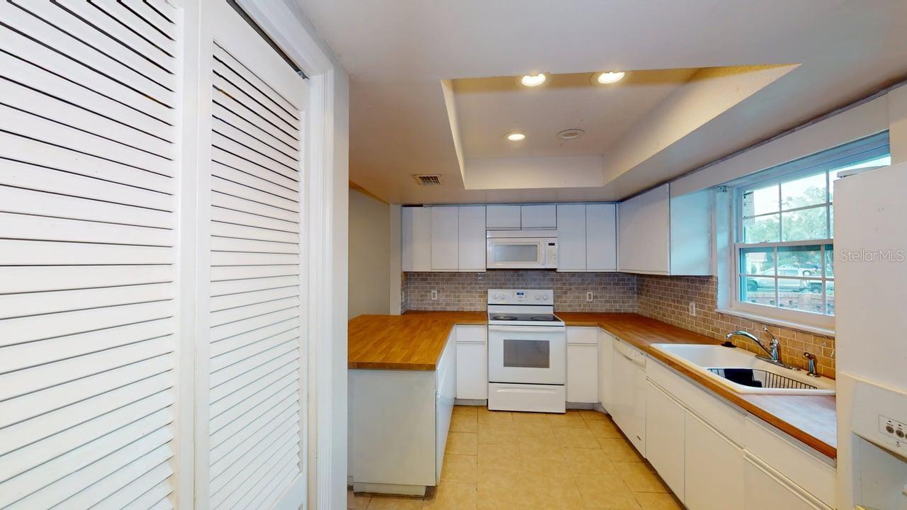 Image 6 of 20 For 6605 Foxmoor Drive