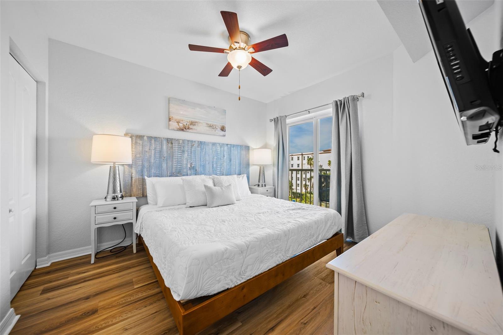 Image 33 of 77 For 12000 Gulf Boulevard 506n