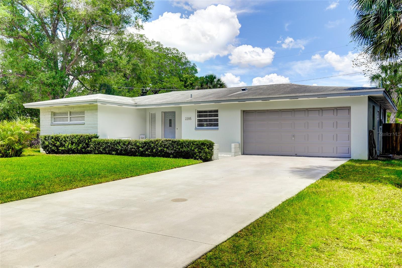 Image 4 of 89 For 2205 Riverside Drive