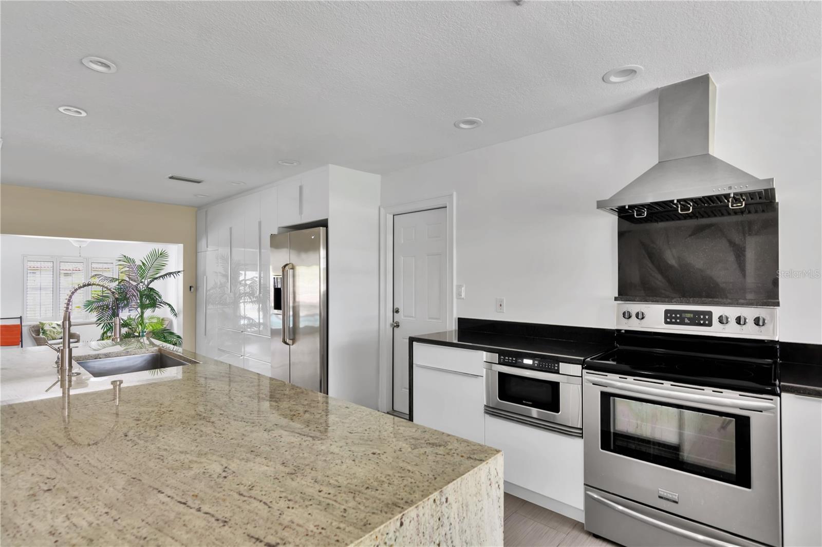 Image 41 of 89 For 2205 Riverside Drive