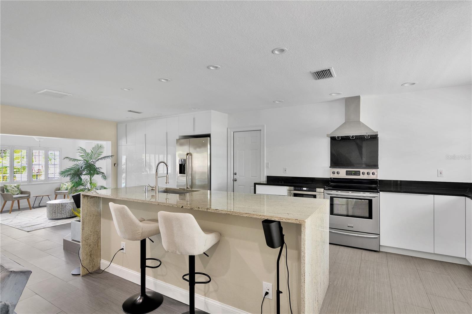 Image 42 of 89 For 2205 Riverside Drive