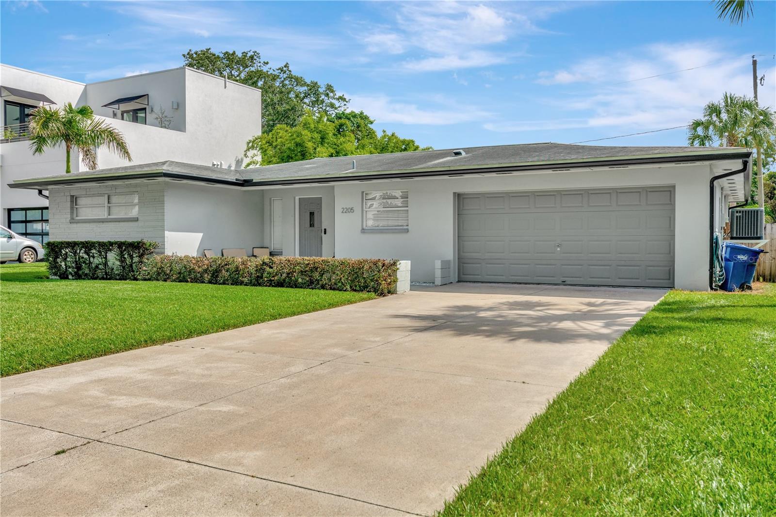 Image 7 of 89 For 2205 Riverside Drive