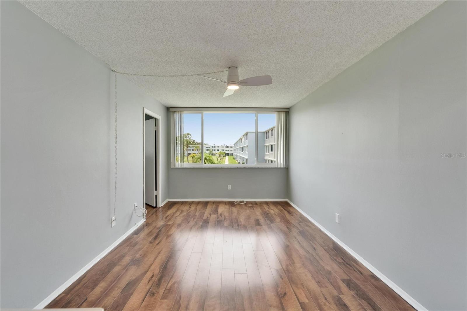 Image 27 of 52 For 4895 Bay Street Ne 207