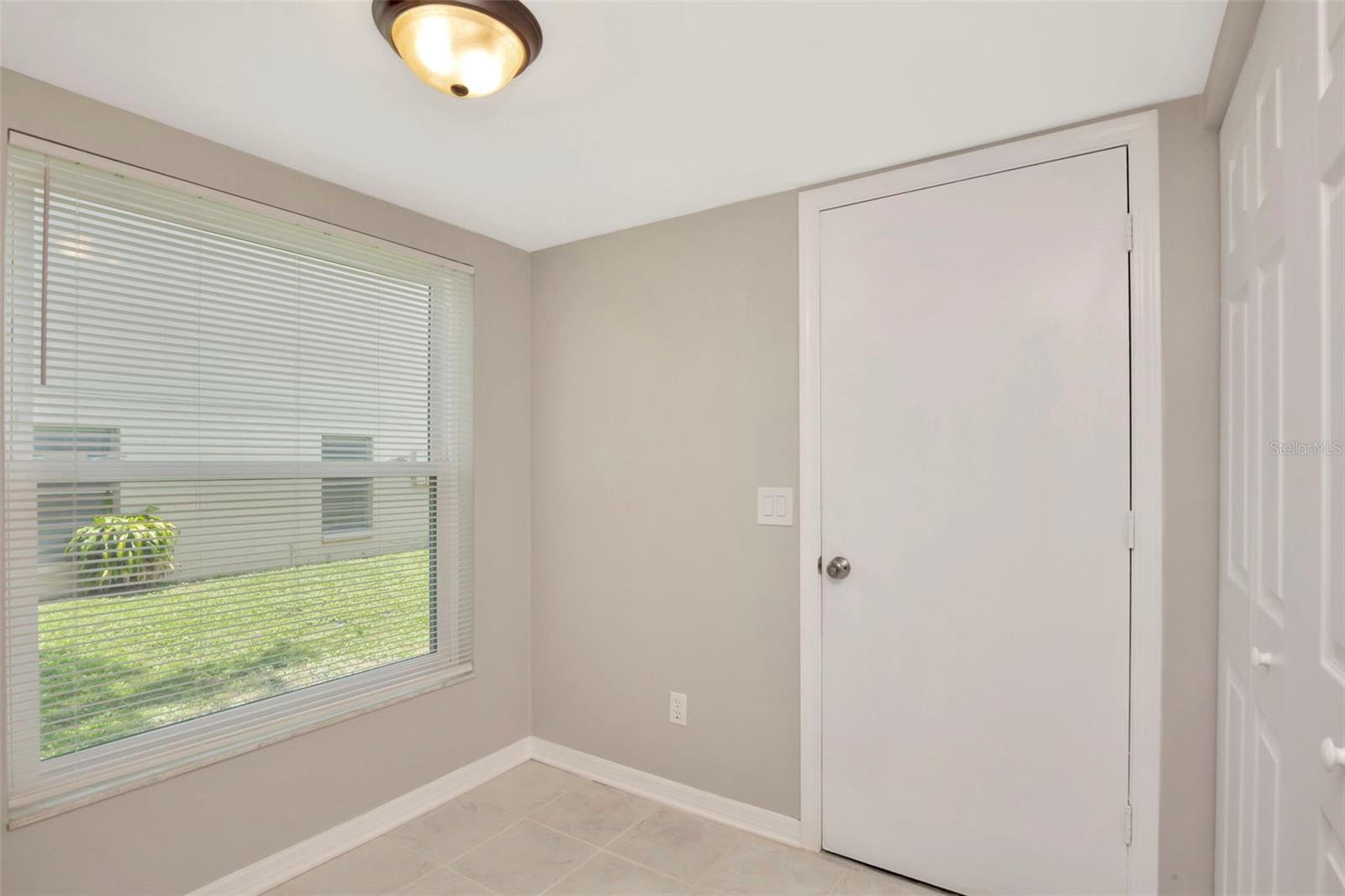 Image 3 of 14 For 1621 Crossridge Drive