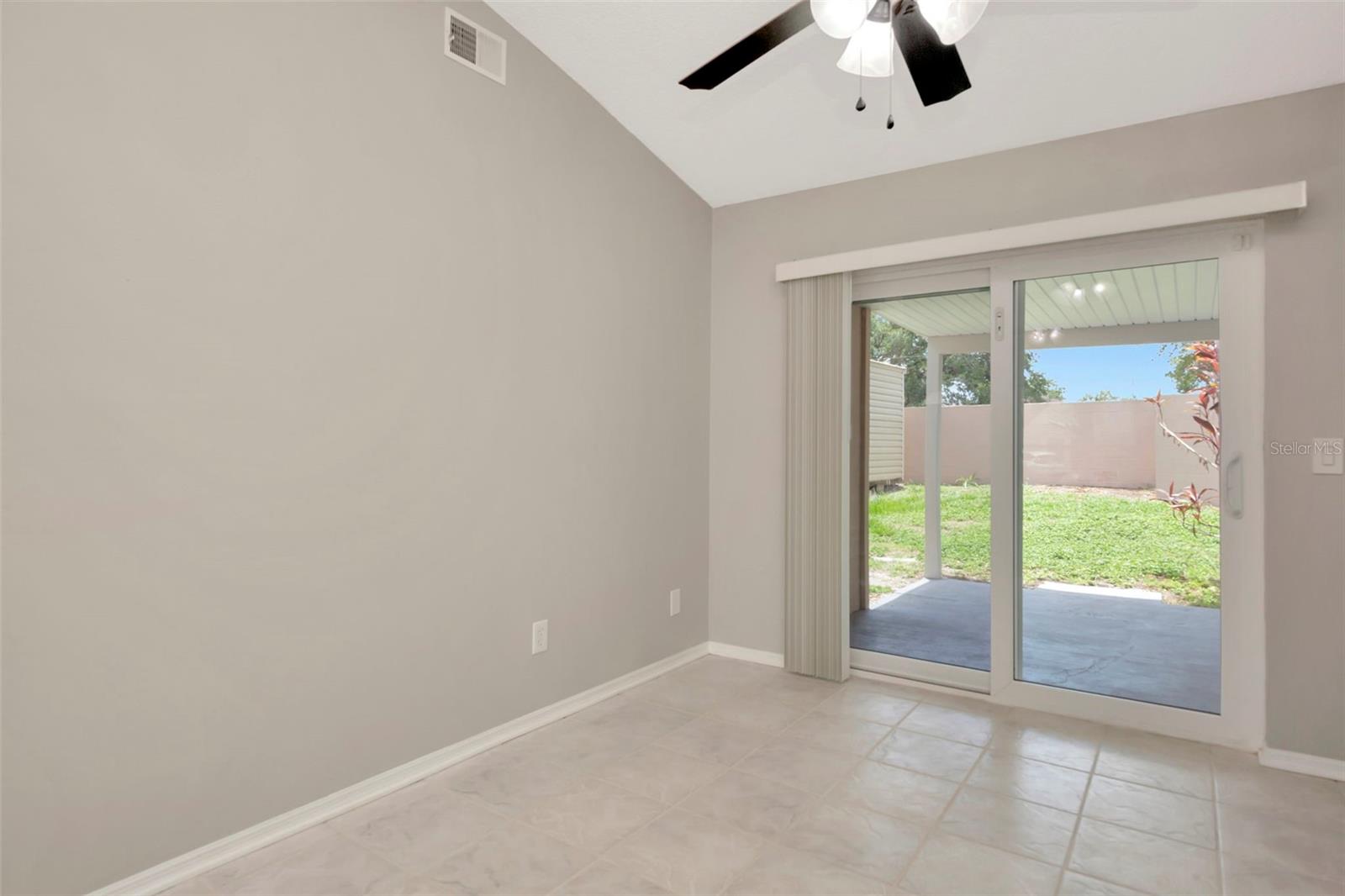 Image 5 of 14 For 1621 Crossridge Drive