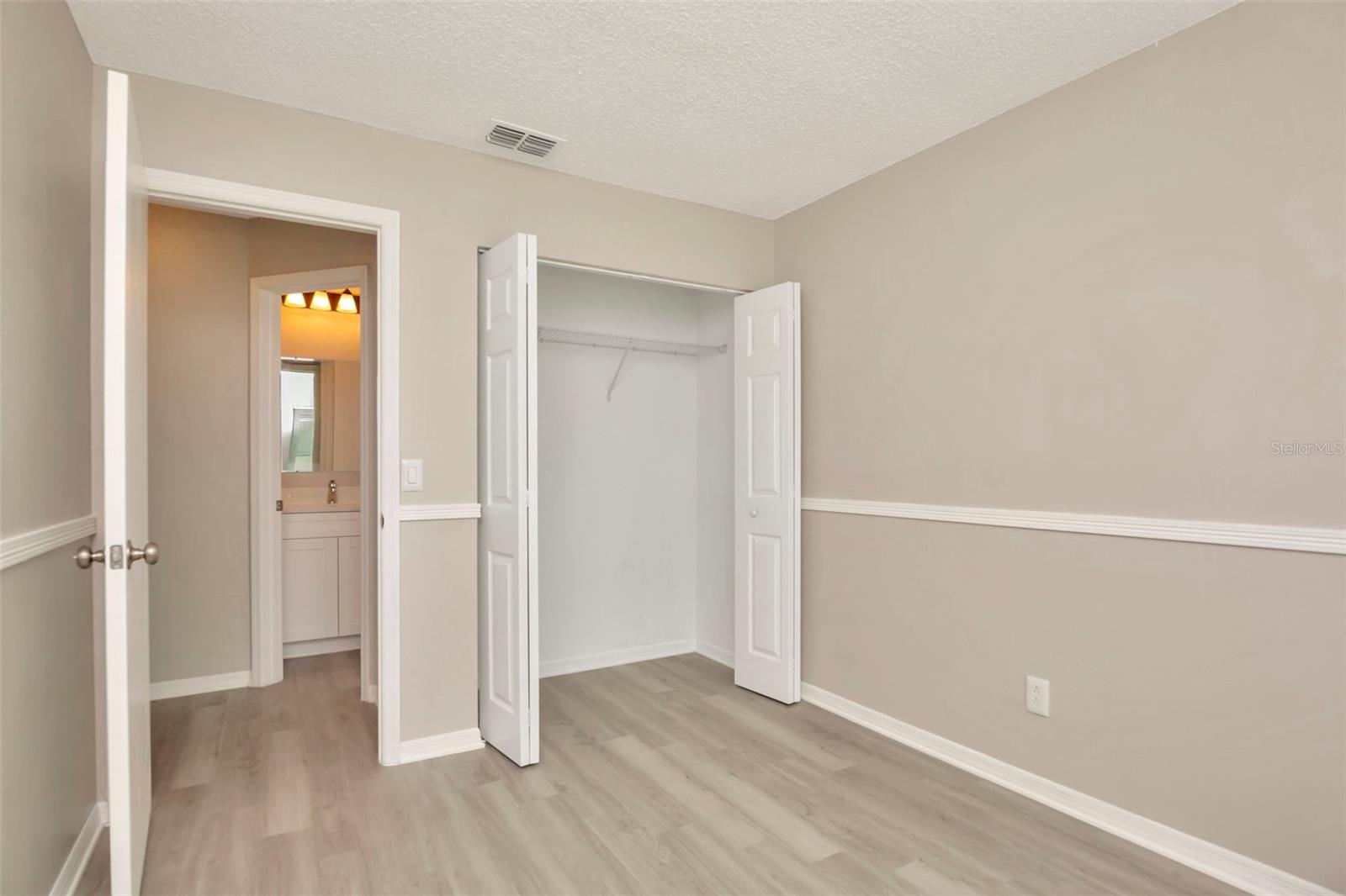Image 9 of 14 For 1621 Crossridge Drive