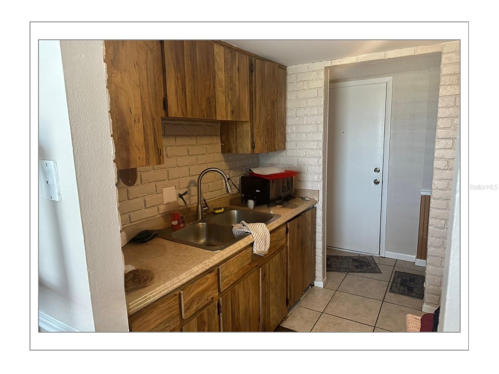 Image 6 of 12 For 5541 Bay Boulevard 405