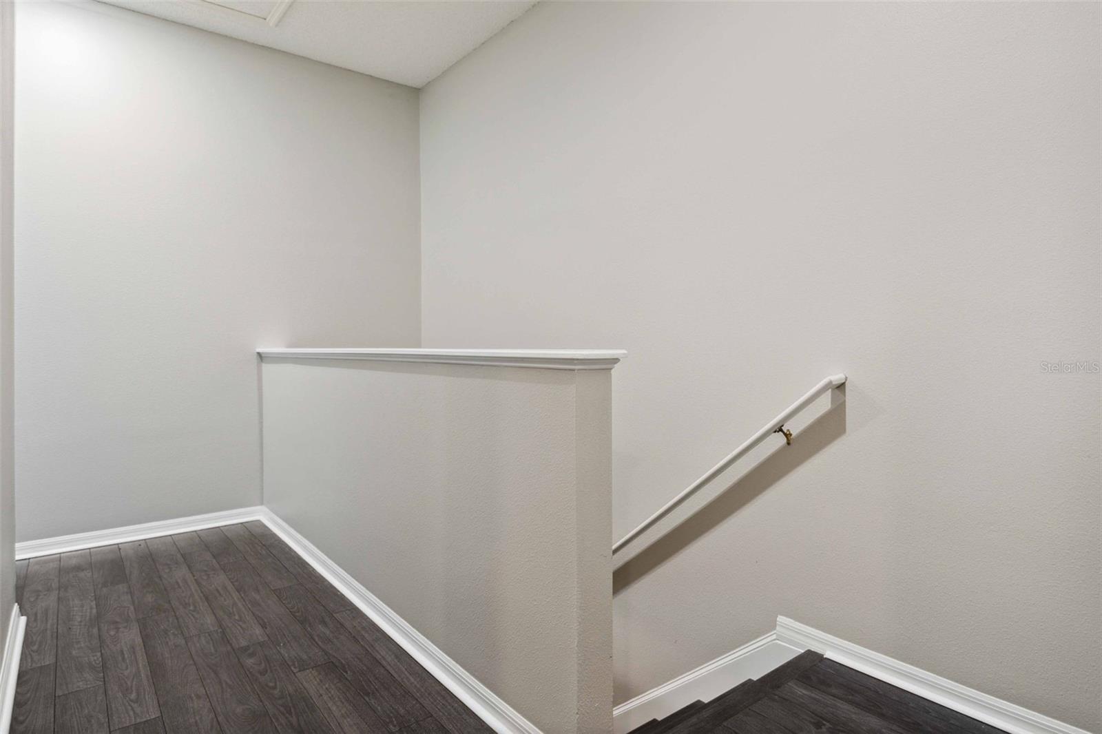 Listing photo id 11 for 739 Vallance Way Ne